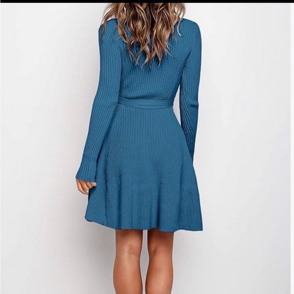 Elegant Blue Knit Dress - Picture 5 of 11